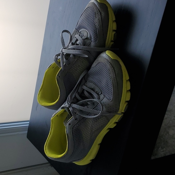 Reebok runners size 7 - Picture 1 of 2